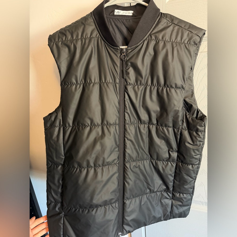 Zara Classic Black Puffer Vest, Size M